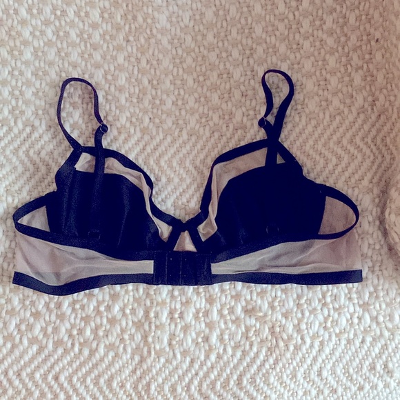 Victorias Secret Unlined Bra - Picture 3 of 4